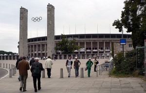 Olympiastadionille ei päästy sisään, rakenteilla oli tulitusnäytös, ilosellainen.