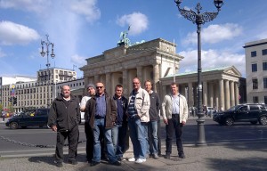 Vatsakerholaiset saapuivat ihmettelemään Brandenburgin porttia syksyllä 2012.