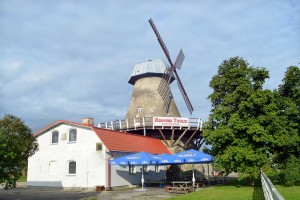 Taukopaikalla tuulivoimaa.